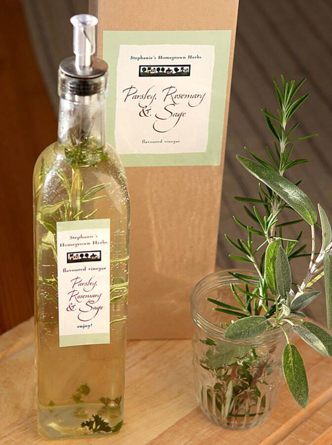 Sirće sa potopljenim biljem. Izvor slike: Evermine